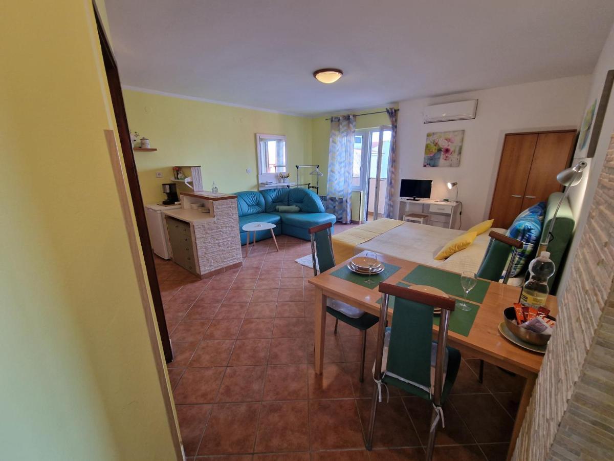 Apartments Rina Rovinj Exterior photo